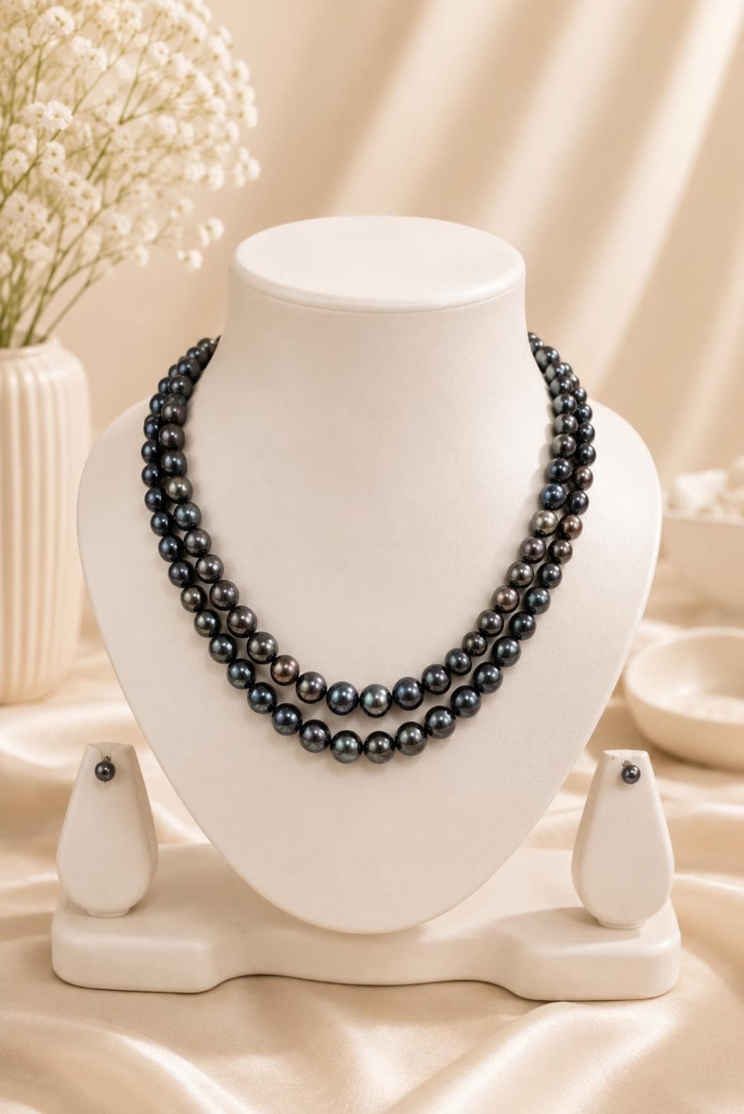black Pearl Necklaces